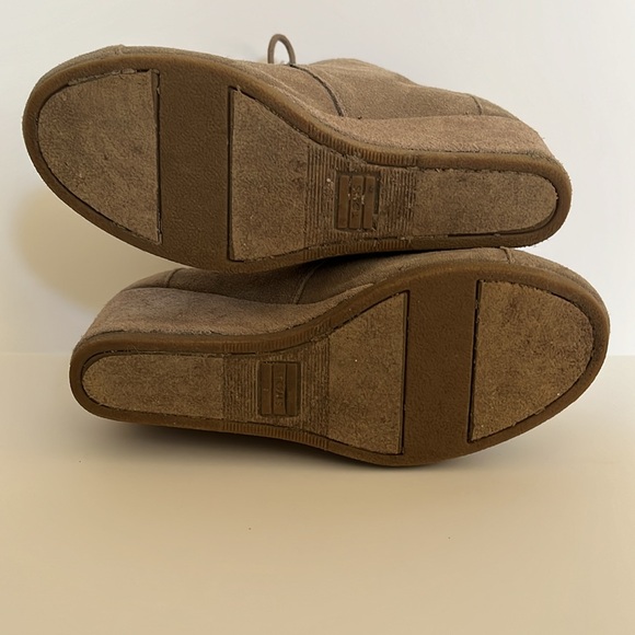 Toms Women's Desert Wedge Taupe Suede Booties - Size 6 - Picture 14 of 14